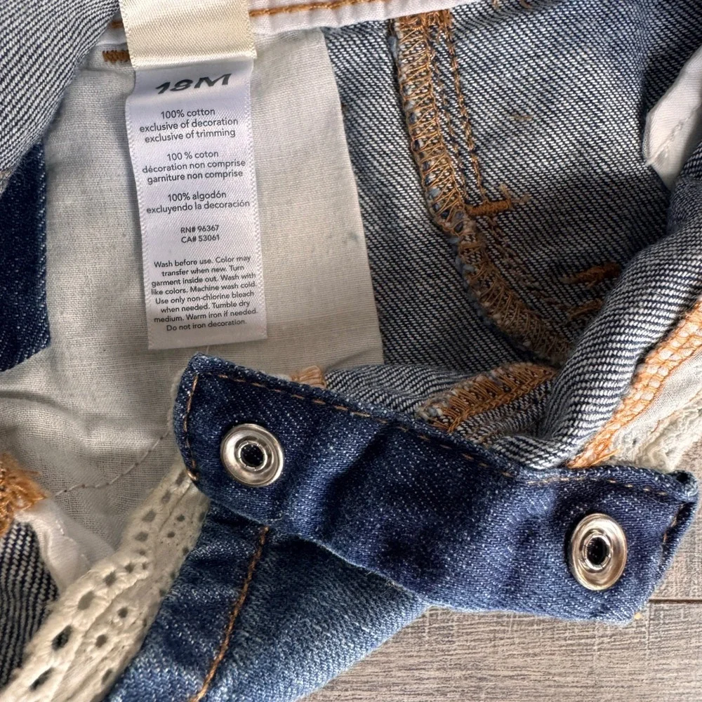 NWT OshKosh B'gosh Baby Girls Denim Shortalls Vestbak Shorts Eyelet Trim 18M